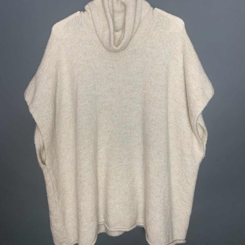 Short sleeve funnel neck sweater